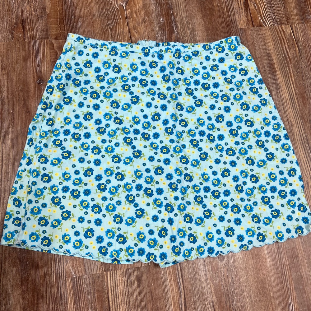 Vintage Blue floral skort with scalloped hem and zipper closure